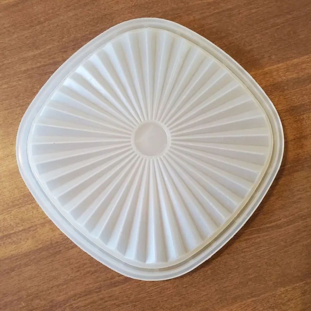 Tupperware square servalier